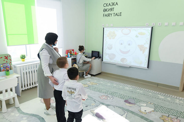 «Сегодня в городе работает 326 детских садов, в 85 из них воспитание ведется на татарском языке, а в 144 детских садах открыты татарские группы»