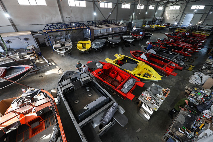 На территории промпарка «Кукмор» с 2022 года работает компания «Триера», которая производит современные алюминиевые лодки