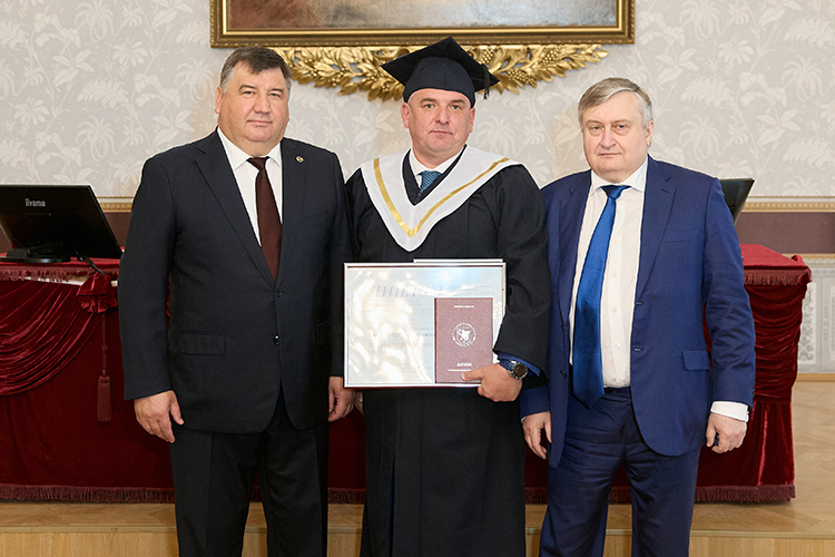 Вы окончили одну из лучших бизнес-школ России: выпуск в КФУ чествовал более 100 управленцев из 3 стран
