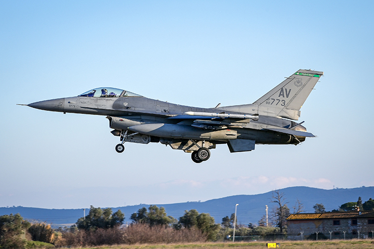 Киеву уже точно пообещали самолеты F-16, которые он должен будет получить от Дании и Нидерландов истребители