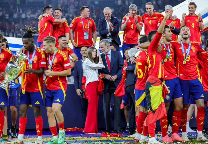 «Испания сломала стереотип, что побед можно достигать только оборонительным стилем игры. Футбол — это в первую очередь зрелище!»