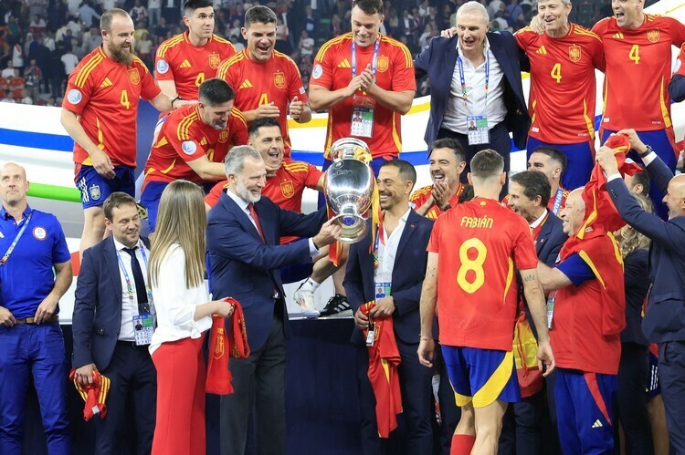 Испания обыграла Англию со счётом 2:1 в финале чемпионата Европы