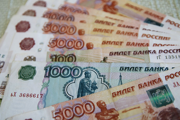 Сейчас минимальная пошлина составляет 2 тыс., а в после принятия законопроекта может достигнуть 10 тыс. рублей, то есть в пять раз больше