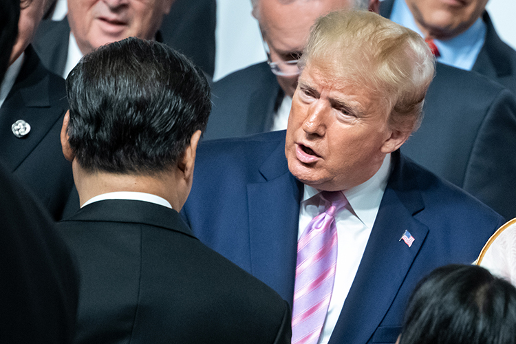 «Трамп достаточно наглядно показал Си Цзиньпину, что при том торговом дисбалансе, который существует между Китаем и Соединенными Штатами, КНР не сможет в торговой, точнее в тарифной, войне победить»