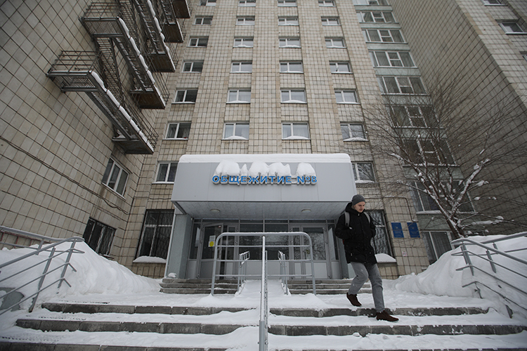 10-этажное здание КФУ, расположенное на одной из главных улиц города Казани — ул. Пушкина, д. 32