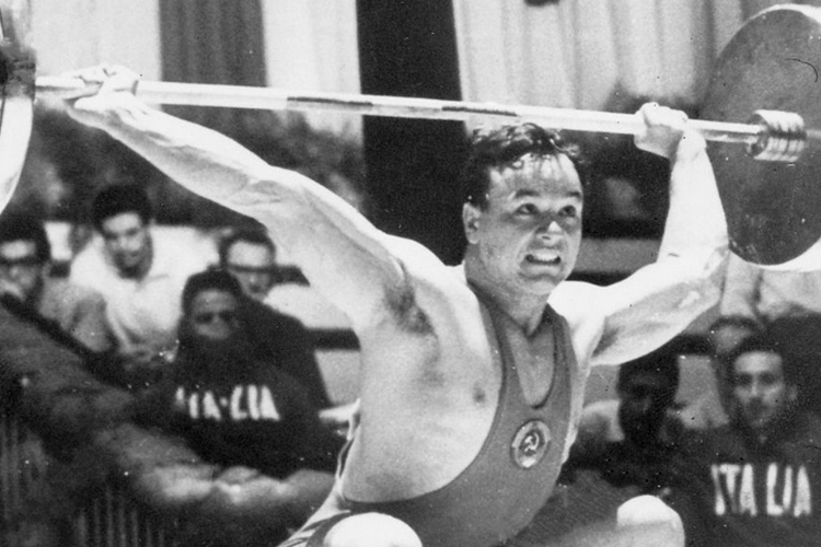 После Олимпиады Курынов выиграл на трех чемпионатах мира, а в целом установил 15 мировых рекордов