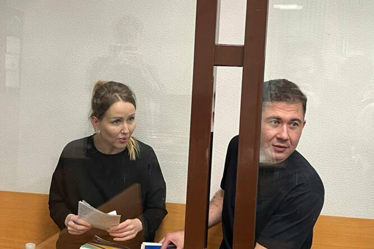 Обвинение считает, что о денежных средствах сам Купов не знал и передавать Покровская 1,5 млн рублей не намеревалась