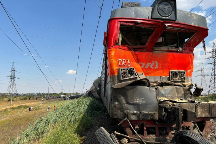 Сегодняшнее происшествие — один из самых крупных подобных инцидентов с пассажирскими поездами за последний год