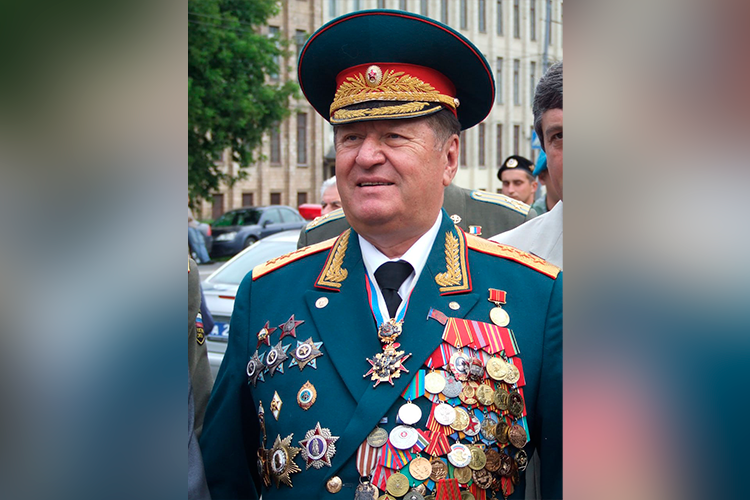 В 34 года на тринадцатом году службы офицером Владиславу Ачалову было присвоено воинское звание генерал-майора!