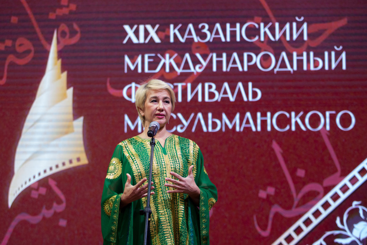 Министр культуры РТ Ирада Аюпова <a href="https://www.business-gazeta.ru/article/641406" target="_blank">говорит</a>, что фестиваль сохранит свою «духовно-нравственную матрицу»