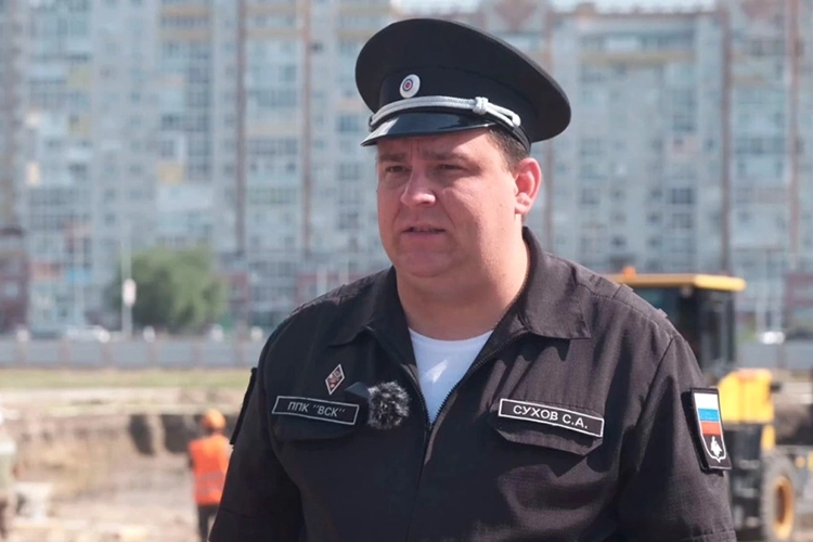 Третьим «героем дня» оказался арестованный бывший начальник филиала «Строительное управление по Центральному военному округу» Военно-строительной компании Сергей Сухов