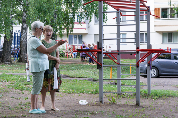 «Медленно, но верно идем со спортом во дворы, делаем спортивные площадки, обновляем которые есть, строим новые. Занятия спортом во дворах, парках, скверах становятся все более регулярными. Спасибо за это активистам»