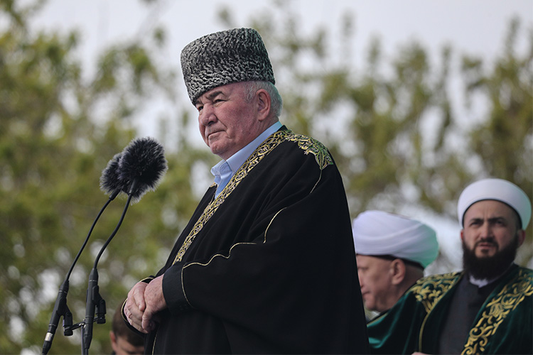 Глава координационного центра мусульман Северного Кавказа муфтий Карачаево-Черкесии Исмаил Бердиев скончался в понедельник вечером