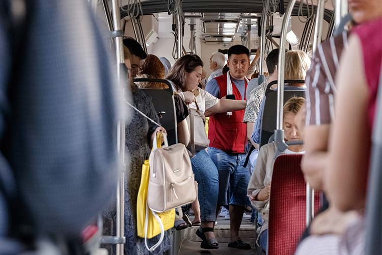 Выпуск подвижного состава на линию составляет всего 76% по автобусам и 95% по электротранспорту. Не удивительно, что с 2020 года количество обращений граждан по теме транспорта «значительно возросло»