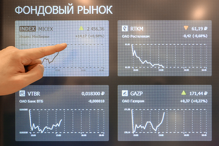 От того, как скоро решится проблема с трансграничными платежами, будет зависеть курс рубля