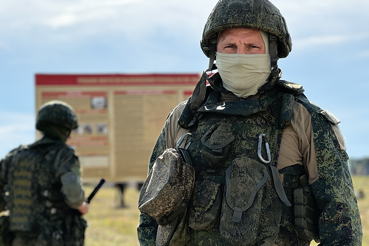 Командир нового татарстанского батальона. Родом комбат не из Татарстана, он кадровый военный, призванный из Екатеринбурга командовать подразделением. Его позывной — «Хлыщ»