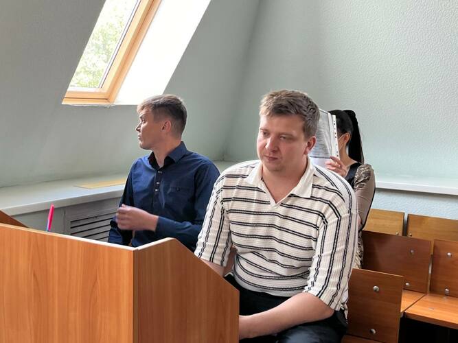 Федеральный судья Сергей Степанов хотел уже приступить к последним словам фигурантов, но гособвинитель Сабина Марфина попросила суд возобновить судебное следствие
