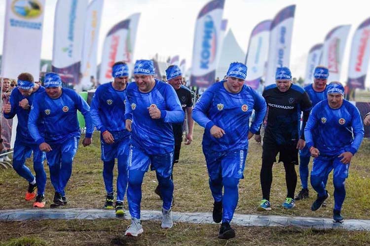 На старт вышла и команда «Бондюжская дружина» во главе с главой Менделеевского района Радмиром Беляевым