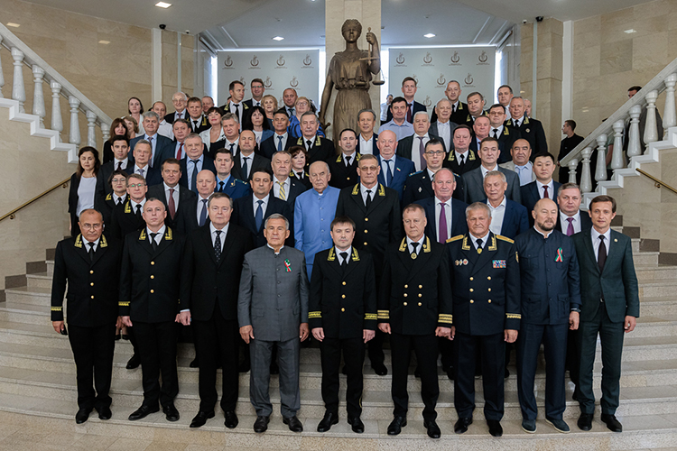 На представление нового председателя сегодня собрался абсолютно весь юридический и силовой бомонд республики