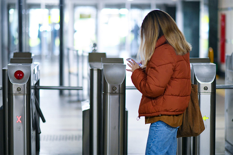 В Казани внедрили инновационную систему оплаты проезда в метро при помощи биометрии