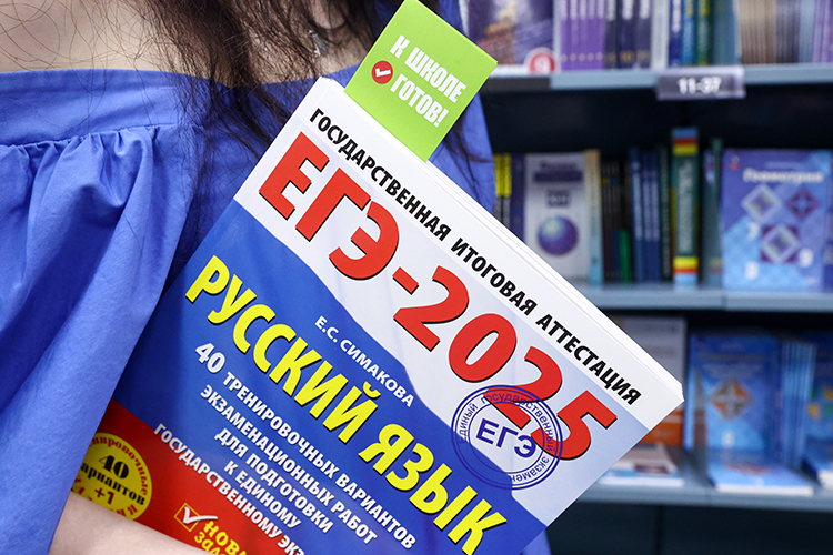  С 9 класса, а еще лучше с 8-го советуют начать подготовку и репетиторы, и школьные педагоги 