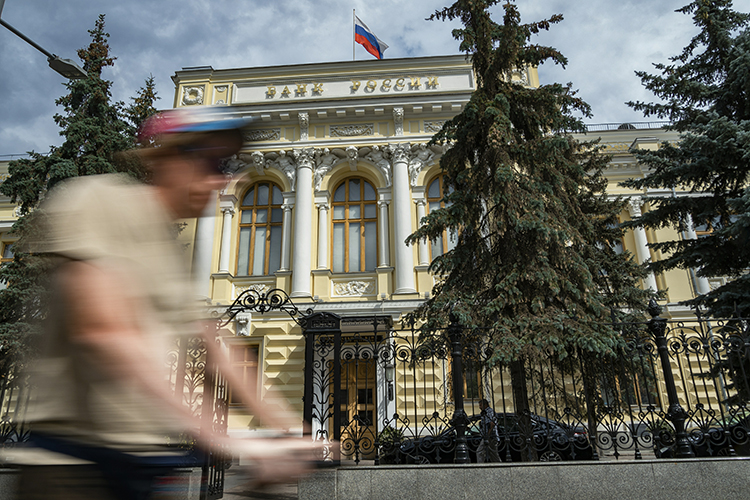 Согласно статистики Банка России, по итогам I первого полугодия 2024 года чистая прибыль российского банковского сектора составила 1,83 трлн рублей