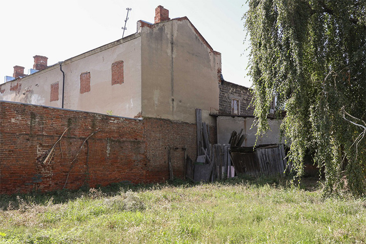 Остатки сараев, где жил старьевщик