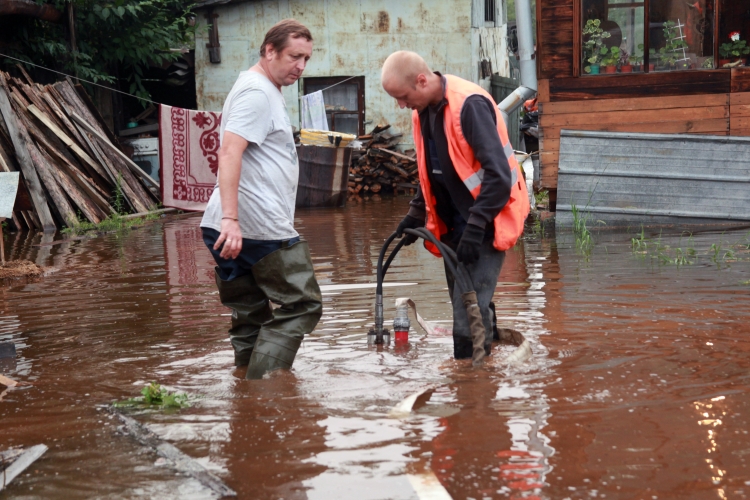 «С прошлого года у нас вообще перебои с водой. И все лето, и всю осень — отсутствие воды было и по 12, и по 6 часов ежедневно. В 2023-м они периодически закрывали то кирпичный завод, то часовой»