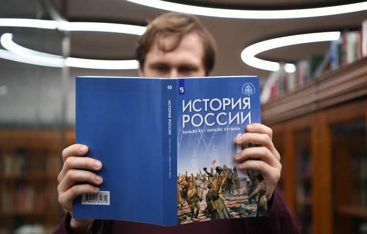 «Если вы прочитаете и даже изучите только учебник Мединского, то не сможете хорошо сдать ЕГЭ по истории»