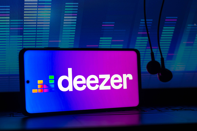 Deezer разработала инновационный алгоритм PISA для музыкальных рекомендаций, который успешно сочетает анализ меняющихся вкусов пользователей с их привычкой заслушивать до дыр любимые треки