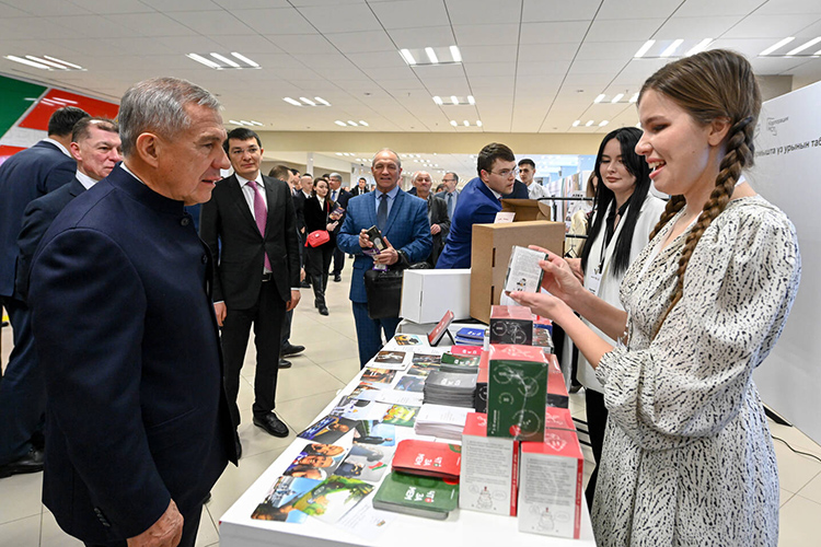 Лилия Султанова, автор настольной игры «Мем Батл». На маркетплейсы у нее приходится около 60% от общего объема продаж