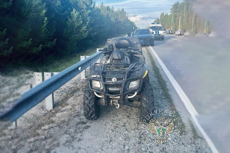 Авария со смертельным исходом произошла накануне на трассе Казань-Оренбург-Боровое Матюшино. Подростка заметили на АЗС, заправляющим квадроцикл без госномеров. Он наехал на патрульный мотоцикл и попытался скрыться