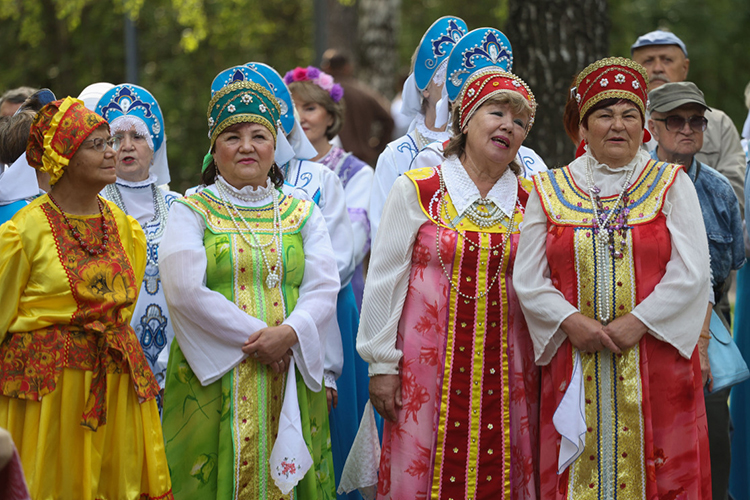 Осенний бал для жизнелюбов и всех желающих «Листья желтые над городом кружатся» состоятся 7 октября в 13:00 в КЦ «Сайдаш»