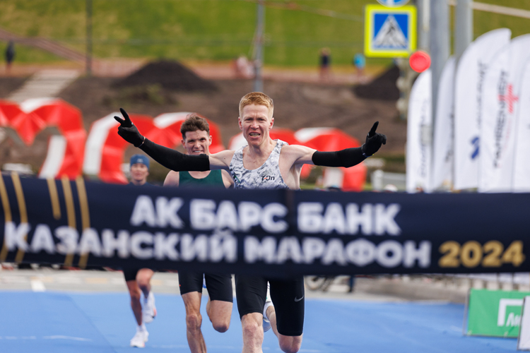 Алексей Реунков выиграл марафон в Казани