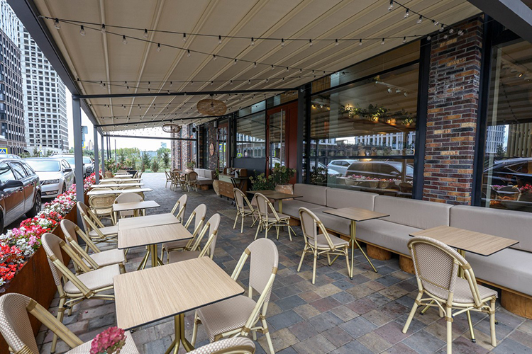 Летом в ЖК «Свобода» в Ново-Савиновском районе открылся второй Begin Cafe Владимира Кириллова и Фаниса Гарафиева