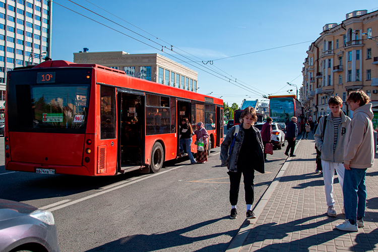 Автобусы № 10, 10а, 30, 35, 35а будут следовать по ул. Вишневского и Назарбаева до площади Вахитова, не заезжая в центр, а далее по своему маршруту