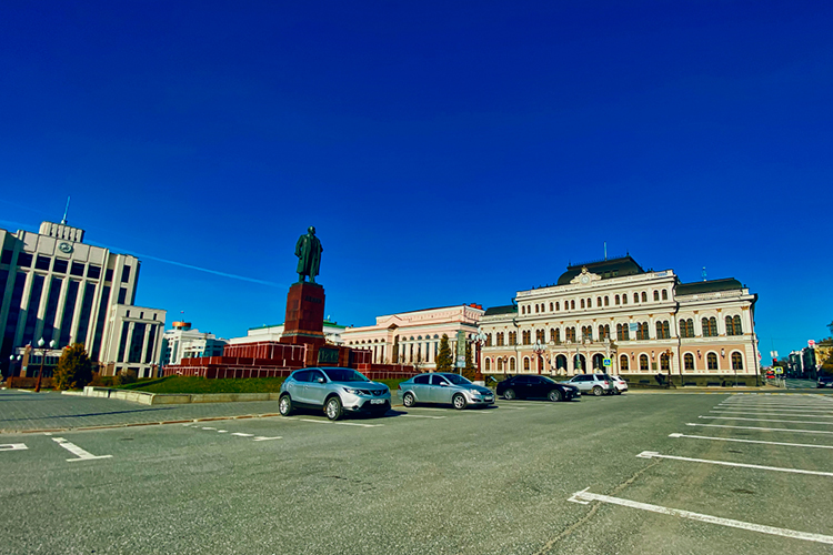 Муниципальные парковки в центре будут закрыты с 19 по 25 октября, оставлять там машины сможет только аккредитованный транспорт организаторов