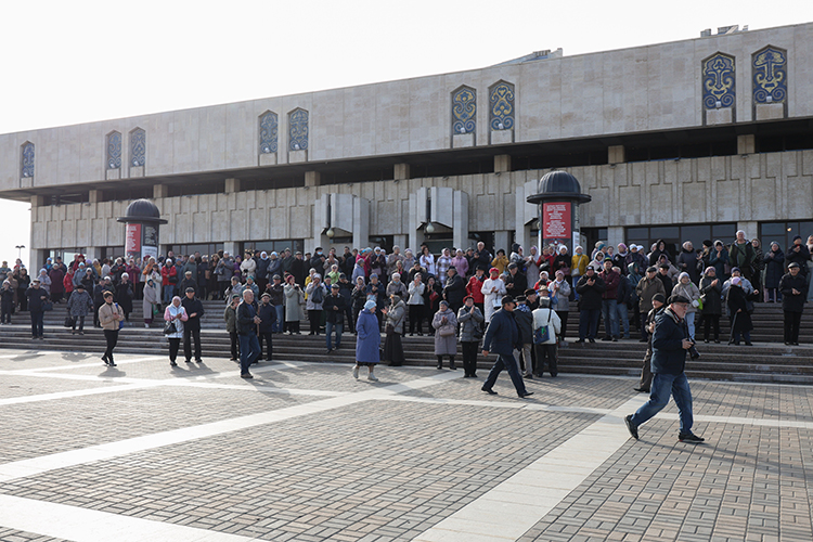 Аксакала татарской театральной сцены, жизнь которого прошла в театре и во имя театра, проводили в последний путь аплодисментами