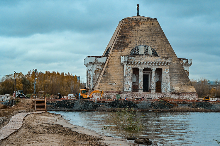 У Храма-памятника павшим воинам вдоль береговой линии появится пешеходный мост, который пройдет до ул. Несмелова у смотровой площадки