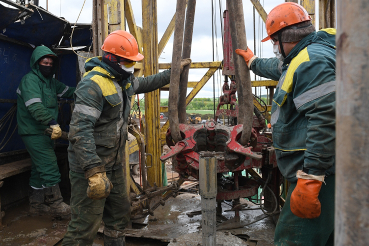 В 2023-м «Татнефть» сократила добычу нефти на 2,3% до 28,45 млн т