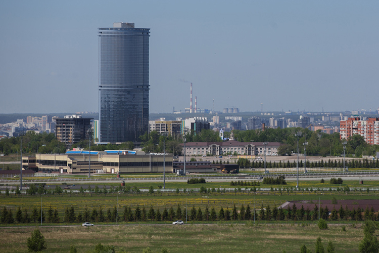 В июле в ЖК «Лазурные небеса» предлагали квартиру площадью 80 кв. м. с видом на панораму города за 150 тыс. рублей в месяц