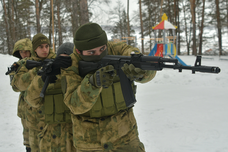 Многие из воспитанников и активистов «Форпоста» ушли на фронт либо добровольцами, либо по мобилизации. Оставшиеся в тылу их друзья и знакомые взялись за шефство над участниками СВО из Татарстана