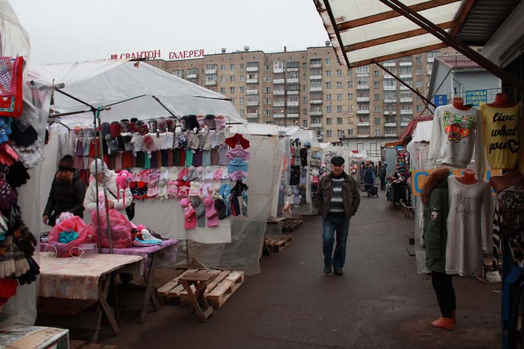 «Московский традиционно был еще и вещевым рынком, и значит, на это есть спрос. Нам кажется неправильным лишать людей того, к чему они привыкли»