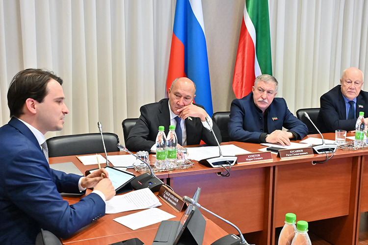 Депутаты Госсовета РТ об использовании ИИ чиновниками: «Может получиться как в фильме «Тупой и еще тупее»