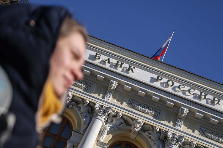 Совет директоров Центробанка сегодня на последнем в этом году заседании принял наименее ожидаемое решение и сохранил ставку на уровне 21%