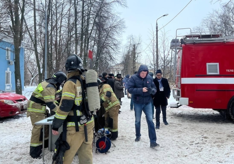 На месте работали сотрудники МЧС и полицейские