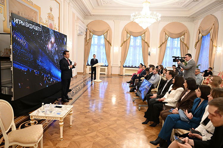 «Когда мы провели Универсиаду, я думал, что это большая золотая чемпионская медаль… Но первый выпавший снег, буран меня быстро с этих качелей на землю не то что опустили, а еще и с горкой, — засмеялся Метшин. — Я понял, что никакие заслуги вчерашние не могут тебя оправдать, лыжни впереди нет!»