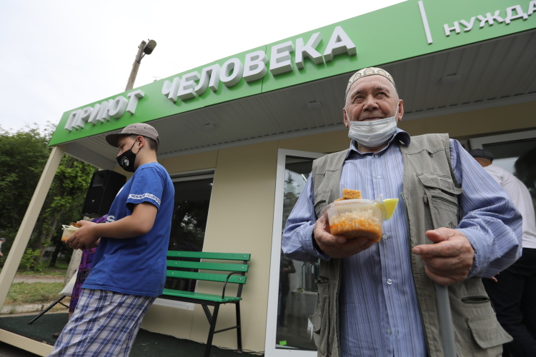 По словам основателя «Приюта человека», после установки павильонов они будут отправлять фуры с продуктами питания в Донбасс