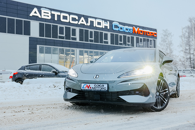 По данным «Автостат Инфо», в 2024 году на отечественном рынке купили 905,9 тыс. легковых автомобилей китайских брендов