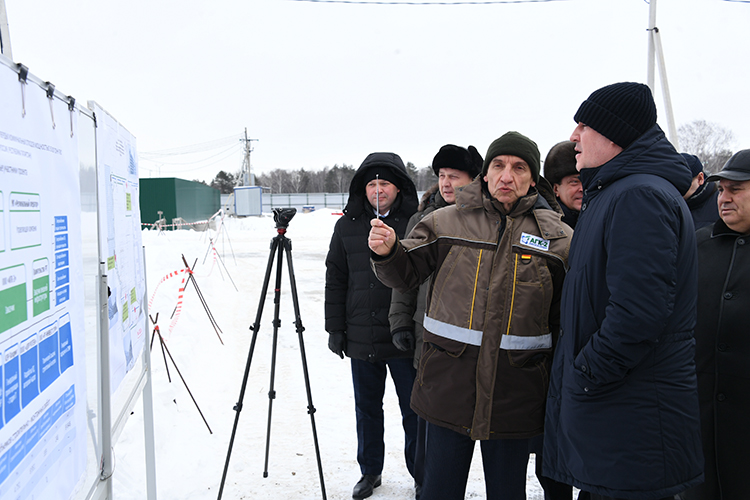 Полностью готовы бункерное отделение, инженерно-бытовой корпус, смонтированы металлоконструкции турбинного электротехнического отделения, готовы фундаменты под котлы, главный корпус и приемное отделение, построены временные сооружения, доложил сегодня о ходе стройки гендиректор ООО «АГК-2» Василий Белосевич